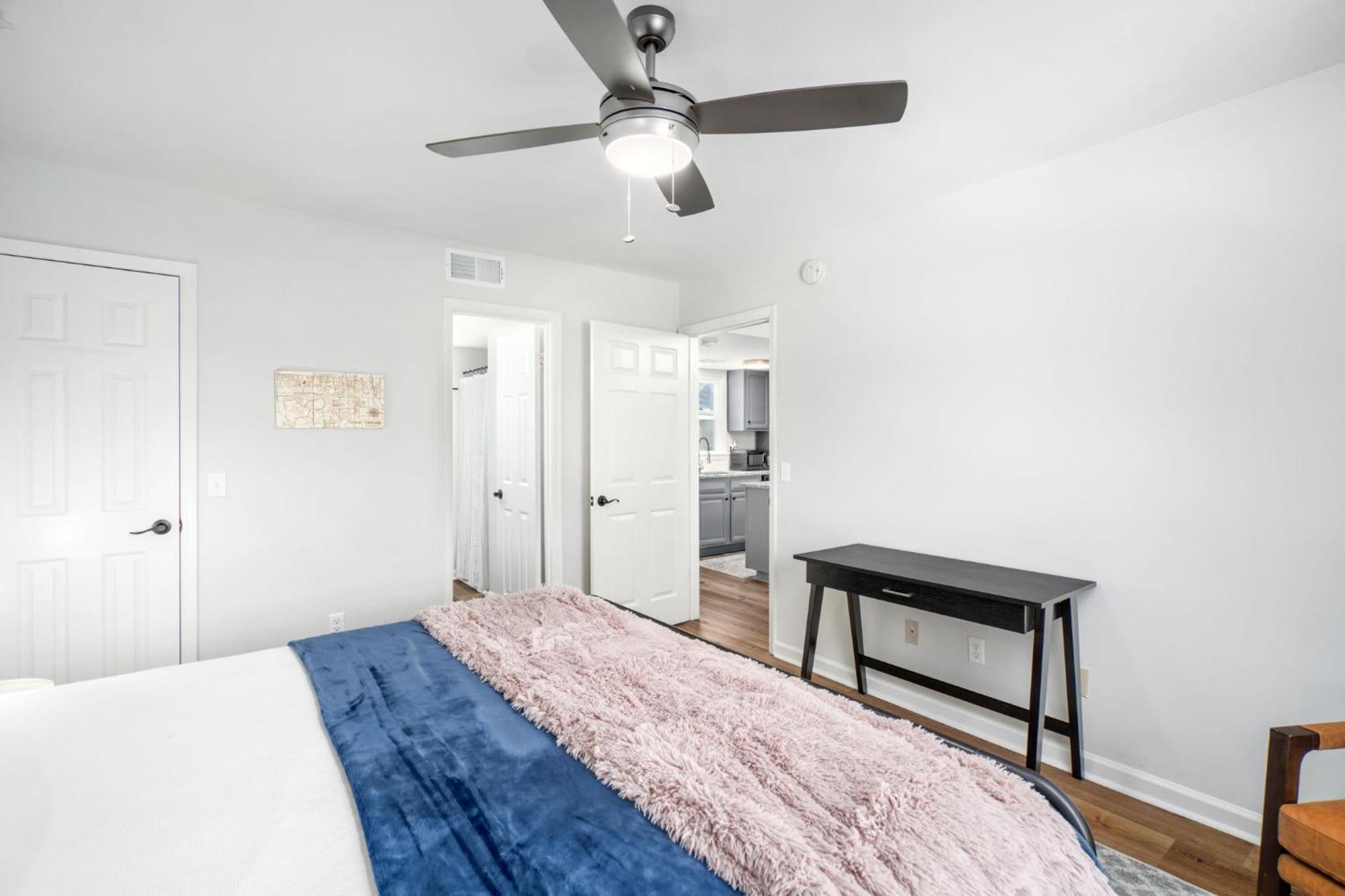 Appartement Remodeled And New - Walk To Downtown Auburn Extérieur photo