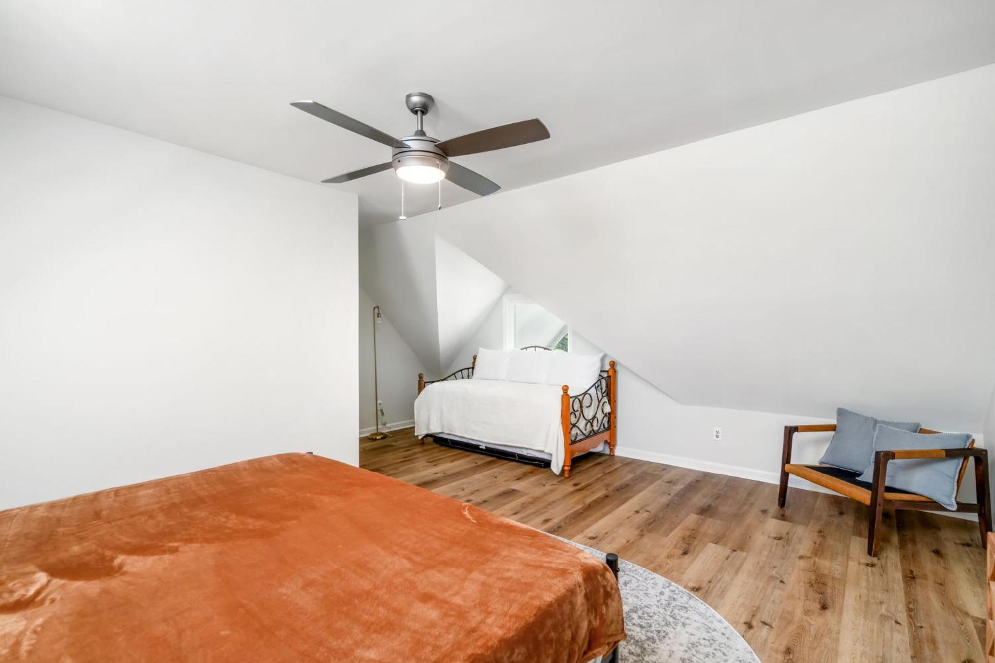 Appartement Remodeled And New - Walk To Downtown Auburn Extérieur photo