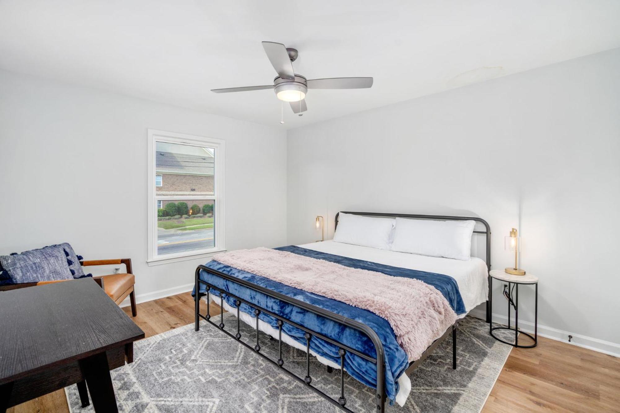 Appartement Remodeled And New - Walk To Downtown Auburn Extérieur photo